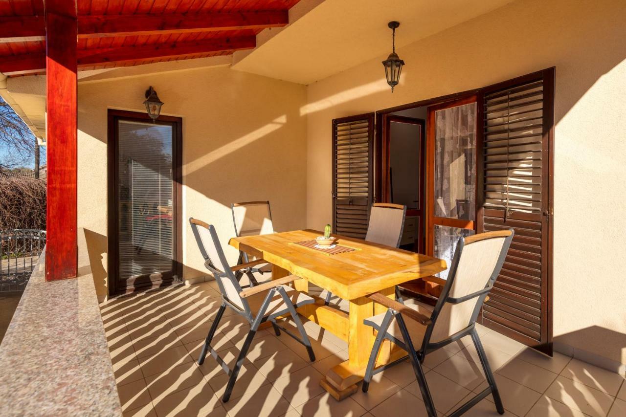 Vacation Home Duilo Donji Zemunik Экстерьер фото